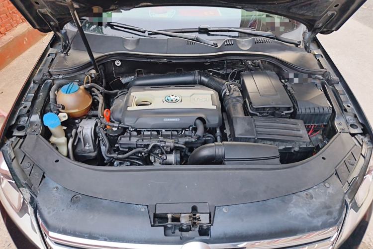 Used Volkswagen Magotan 2013 1.8TSI Luxury Model Engine Bay