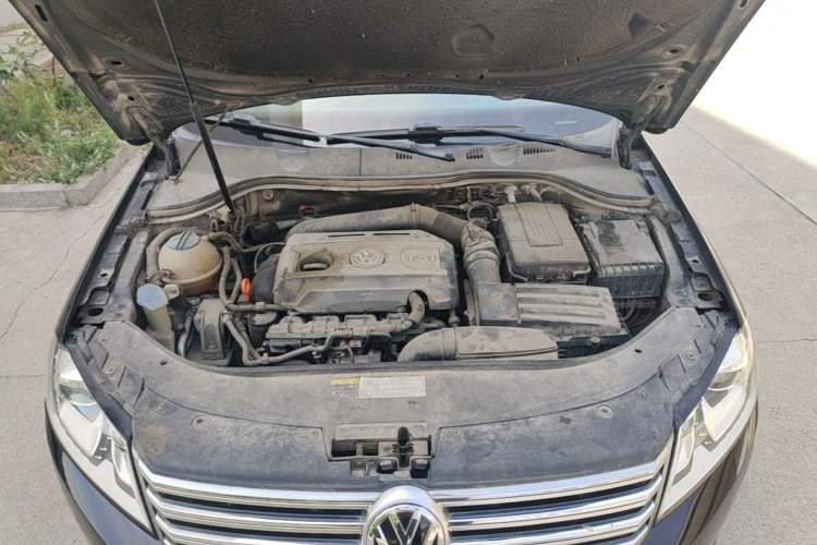 Used Volkswagen Magotan 2013 2.0 TSI Prestige Model Engine Bay