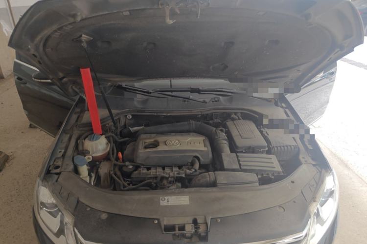Used Volkswagen Magotan 2013 1.8TSI Premier Model Engine Bay