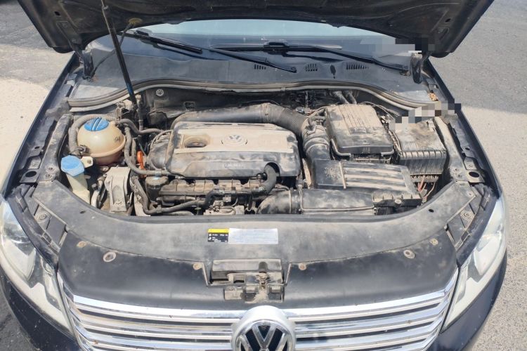 Used Volkswagen Magotan 2013 2.0 TSI Luxury Model Engine Bay