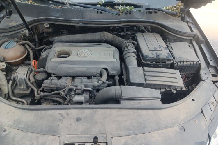 Used Volkswagen Magotan 2013 1.8TSI Luxury Model Engine Bay