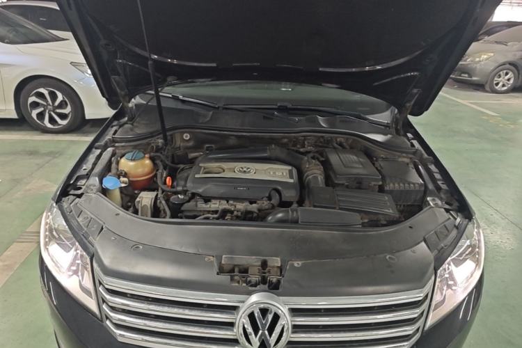 Used Volkswagen Magotan 2013 1.8TSI Luxury Model Engine Bay