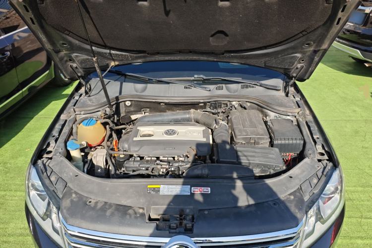 Used Volkswagen Magotan 2013 1.8TSI Luxury Model Engine Bay