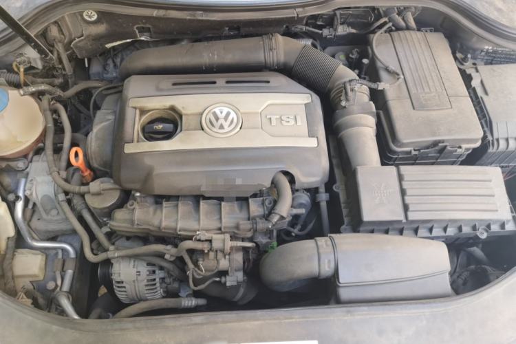 Used Volkswagen Magotan 2013 1.8TSI Luxury Model Engine Bay