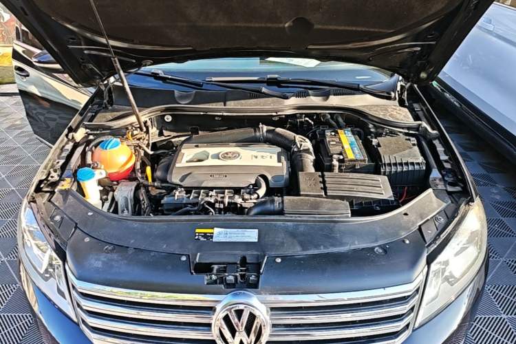 Used Volkswagen Magotan 2013 1.8TSI Premier Model Engine Bay