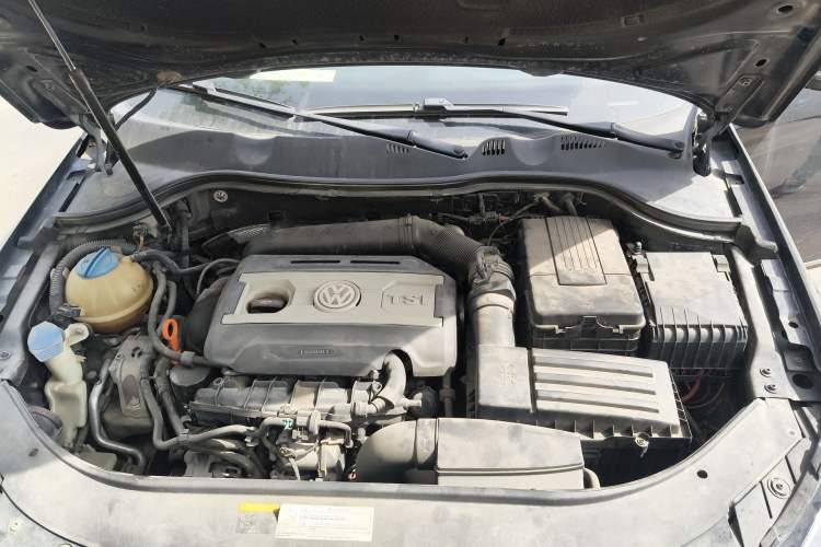Used Volkswagen Magotan 2013 1.8TSI Premier Model Engine Bay
