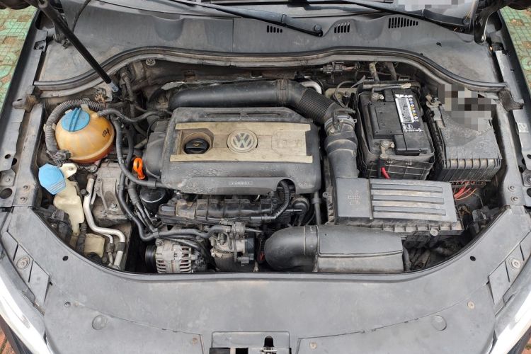 Used Volkswagen Magotan 2013 2.0 TSI Prestige Model Engine Bay