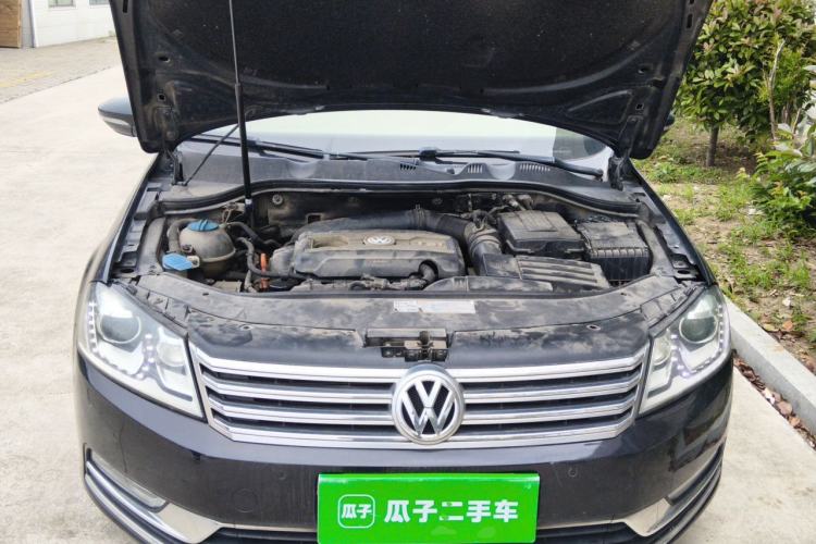 Used Volkswagen Magotan 2013 1.8TSI Prestige Model Engine Bay