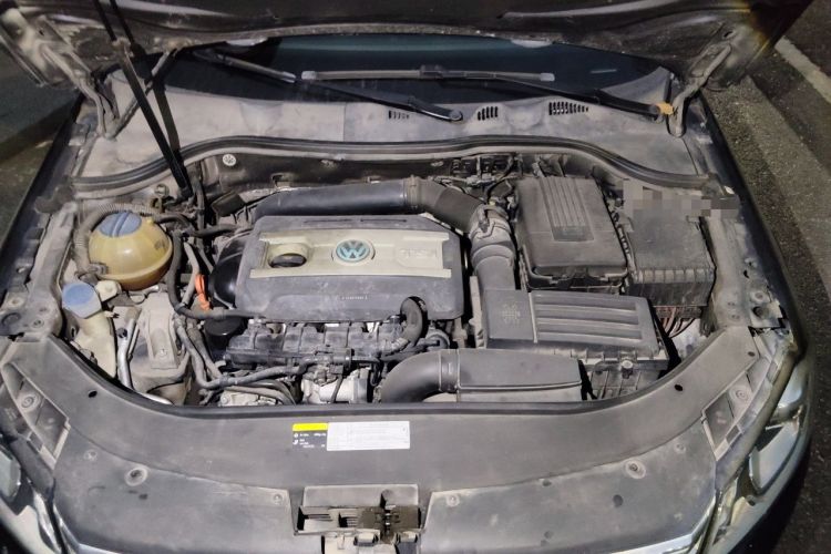 Used Volkswagen Magotan 2013 1.8TSI Luxury Model Engine Bay