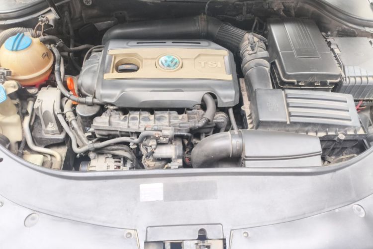 Used Volkswagen Magotan 2013 1.8TSI Premier Model Engine Bay