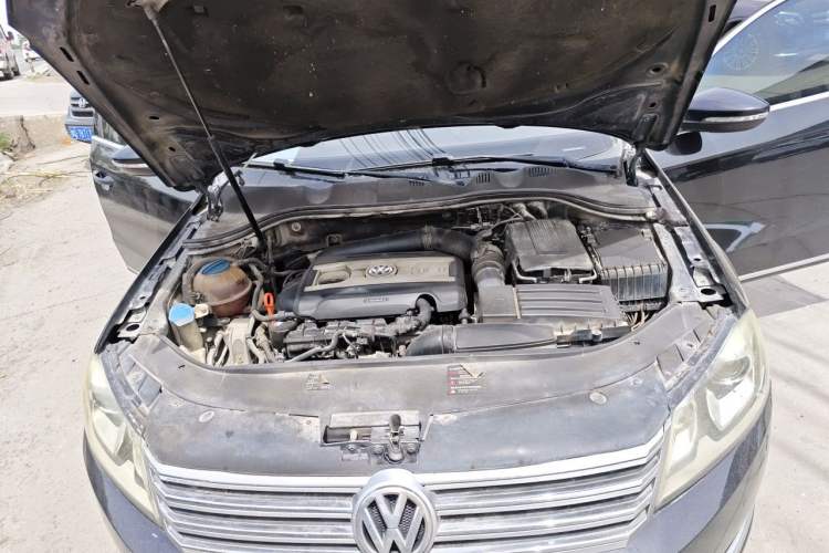 Used Volkswagen Magotan 2013 1.8TSI Premier Model Engine Bay