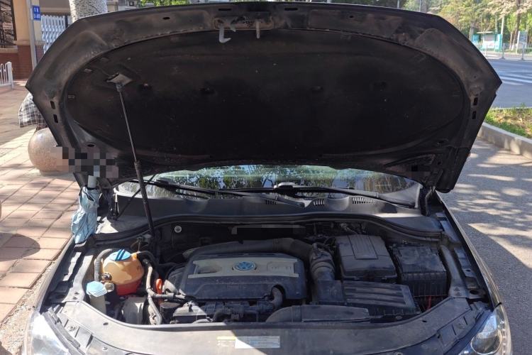 Used Volkswagen Magotan 2013 1.8TSI Prestige Model Engine Bay