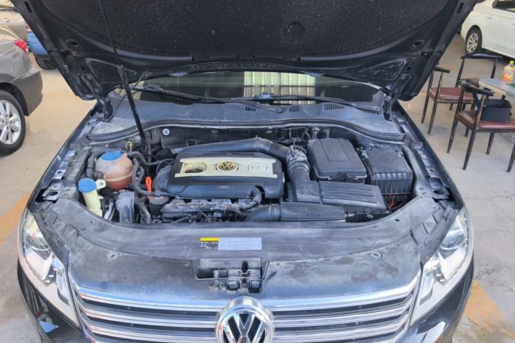 Used Volkswagen Magotan 2013 1.8TSI Luxury Model Engine Bay