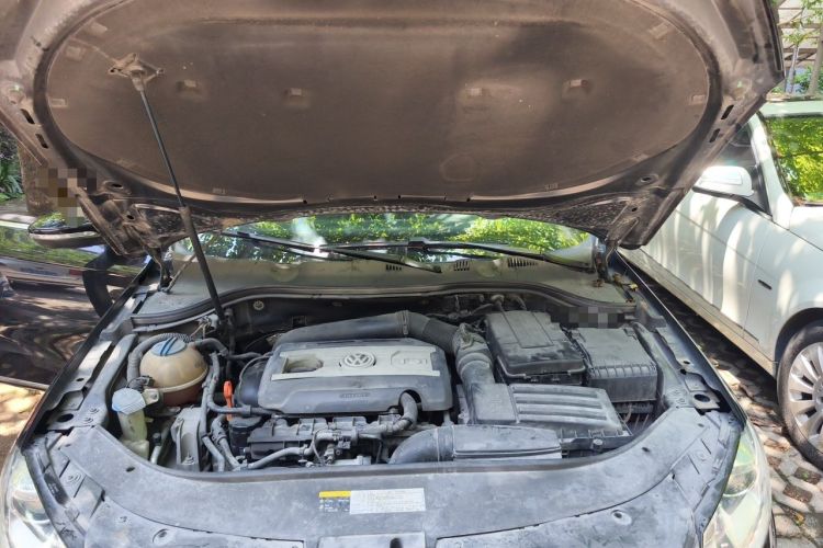 Used Volkswagen Magotan 2013 1.8TSI Premier Model Engine Bay