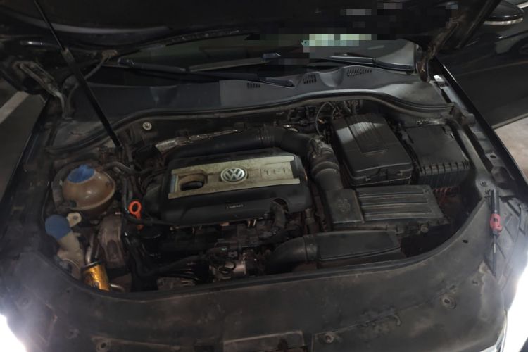 Used Volkswagen Magotan 2013 1.8TSI Prestige Model Engine Bay