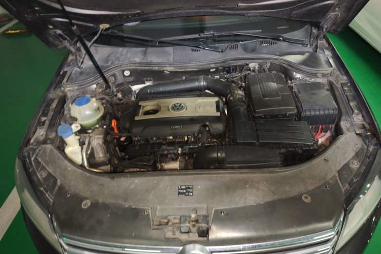 Used Volkswagen Magotan 2013 1.8TSI Premier Model Engine Bay