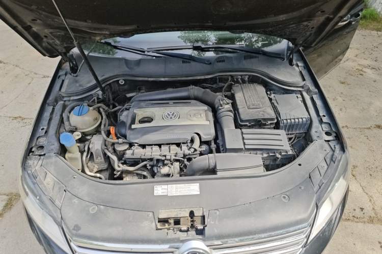 Used Volkswagen Magotan 2013 1.8TSI Premier Model Engine Bay