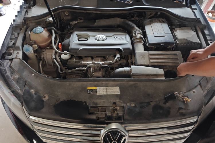Used Volkswagen Magotan 2013 1.8TSI Premier Model Engine Bay