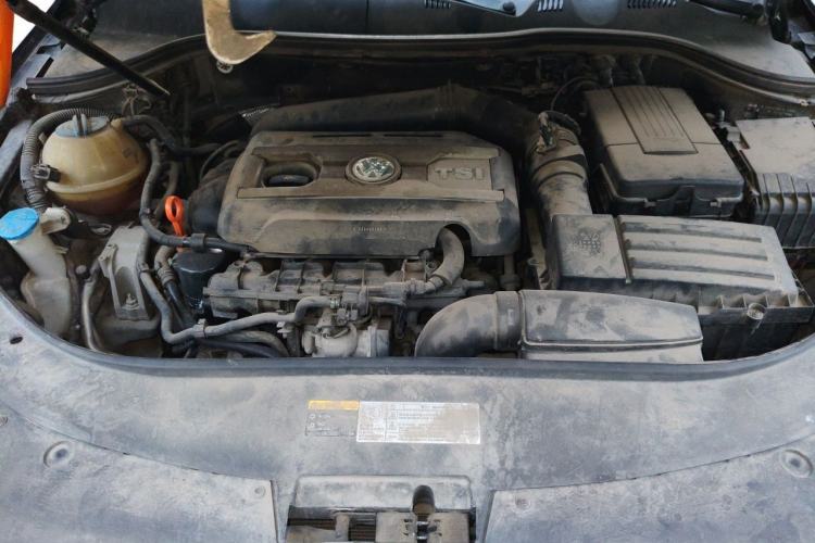 Used Volkswagen Magotan 2013 1.8TSI Premier Model Engine Bay