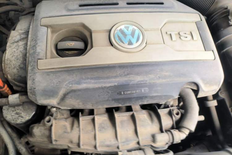 Used Volkswagen Magotan 2013 2.0 TSI Ultimate Model Engine Bay