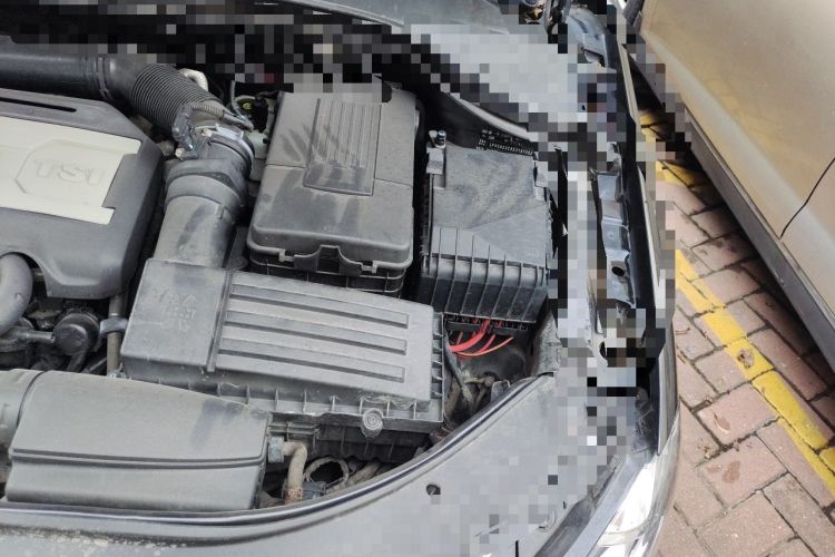 Used Volkswagen Magotan 2013 1.8TSI Luxury Model Engine Bay Left