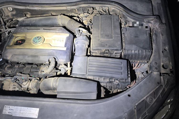 Used Volkswagen Magotan 2013 1.8TSI Luxury Model Engine Bay Left