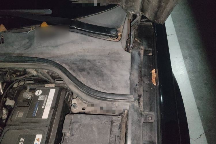 Used Volkswagen Magotan 2013 2.0 TSI Prestige Model Engine Bay Left