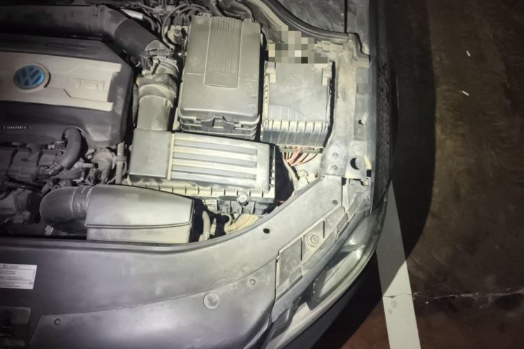 Used Volkswagen Magotan 2013 1.8TSI Luxury Model Engine Bay Left