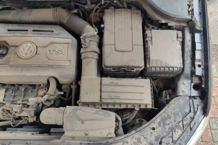 Used Volkswagen Magotan 2013 1.8TSI Luxury Model Engine Bay Left