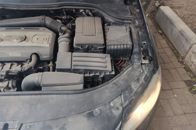 Used Volkswagen Magotan 2013 1.8TSI Premier Model Engine Bay Left