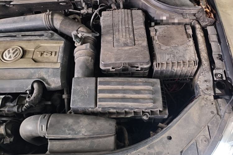 Used Volkswagen Magotan 2013 1.8TSI Premier Model Engine Bay Left