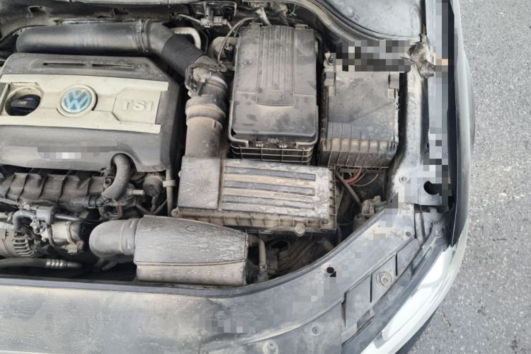 Used Volkswagen Magotan 2013 1.8TSI Luxury Model Engine Bay Left
