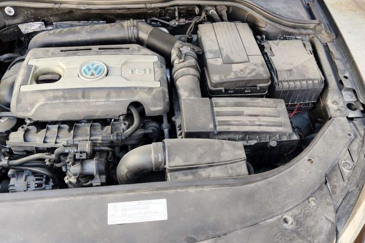 Used Volkswagen Magotan 2013 1.8TSI Premier Model Engine Bay Left