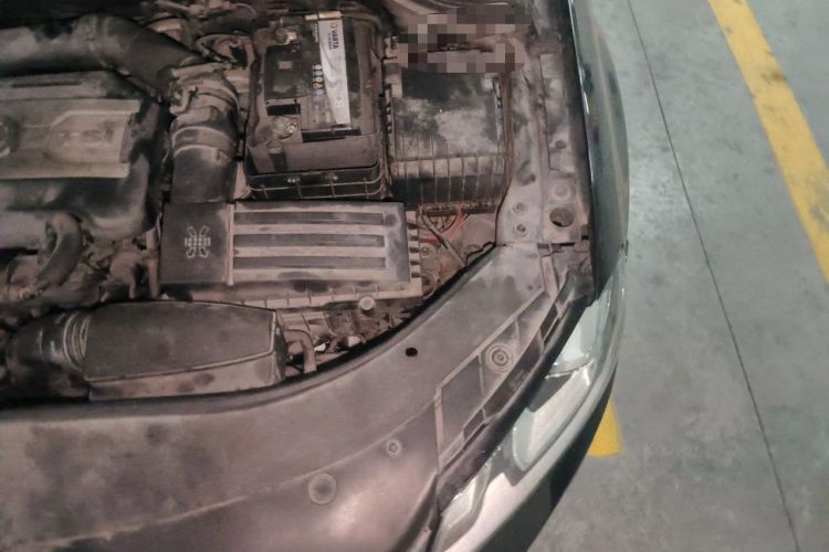 Used Volkswagen Magotan 2013 1.8TSI Luxury Model Engine Bay Left