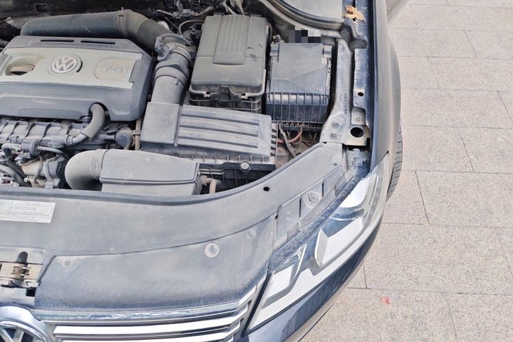 Used Volkswagen Magotan 2013 1.8TSI Prestige Model Engine Bay Left
