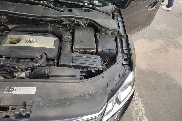Used Volkswagen Magotan 2013 1.8TSI Prestige Model Engine Bay Left