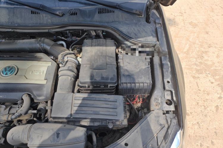 Used Volkswagen Magotan 2013 1.8TSI Luxury Model Engine Bay Left