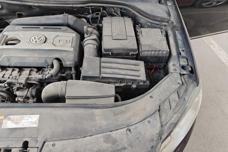 Used Volkswagen Magotan 2013 1.8TSI Premier Model Engine Bay Left