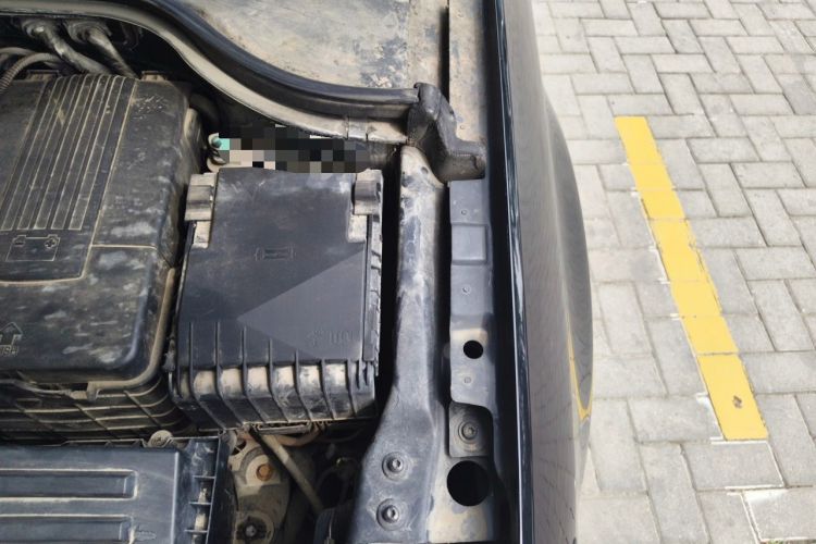 Used Volkswagen Magotan 2013 2.0 TSI Prestige Model Engine Bay Left