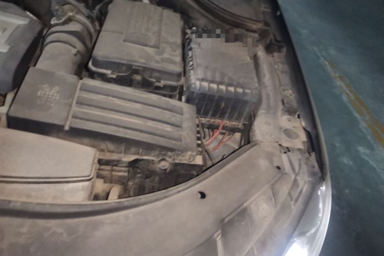 Used Volkswagen Magotan 2013 2.0 TSI Luxury Model Engine Bay Left