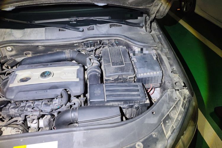 Used Volkswagen Magotan 2013 1.8TSI Premier Model Engine Bay Left