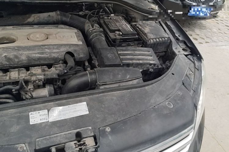 Used Volkswagen Magotan 2013 1.8TSI Prestige Model Engine Bay Left