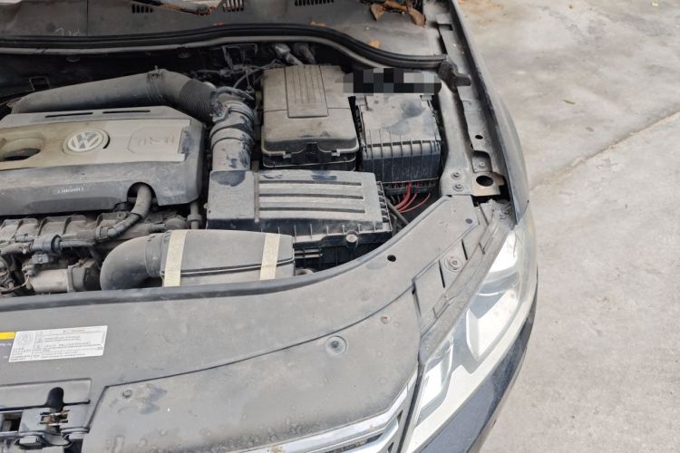 Used Volkswagen Magotan 2013 2.0 TSI Luxury Model Engine Bay Left