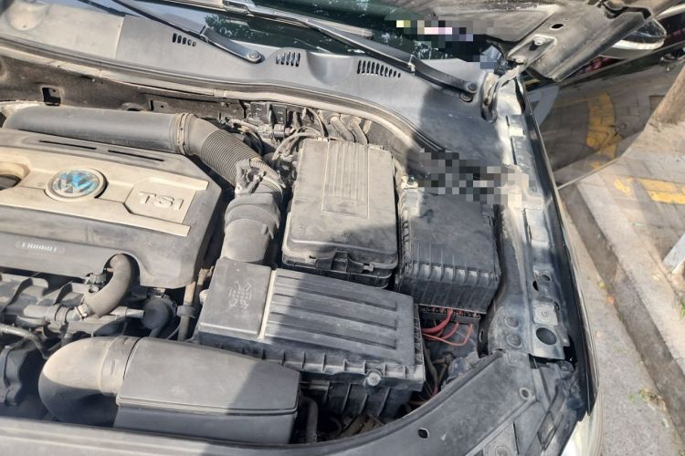 Used Volkswagen Magotan 2013 1.8TSI Luxury Model Engine Bay Left