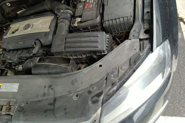 Used Volkswagen Magotan 2013 1.8TSI Premier Model Engine Bay Left