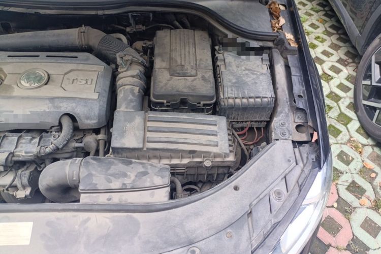 Used Volkswagen Magotan 2013 2.0 TSI Luxury Model Engine Bay Left