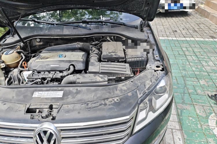 Used Volkswagen Magotan 2013 1.8TSI Prestige Model Engine Bay Left