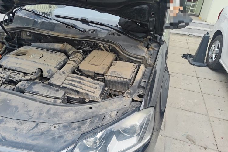 Used Volkswagen Magotan 2013 1.8TSI Luxury Model Engine Bay Left