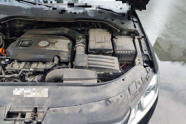 Used Volkswagen Magotan 2013 1.8TSI Prestige Model Engine Bay Left