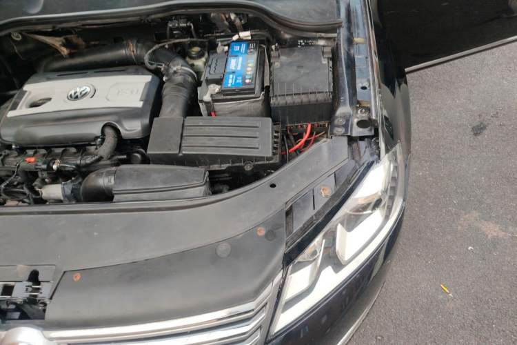 Used Volkswagen Magotan 2013 1.8TSI Luxury Model Engine Bay Left